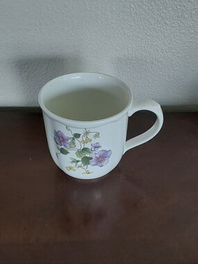 Noritake White Mug with Purple Clematis‎ Floral Motif